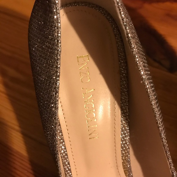 Enzo Angiolini Gold Metallic Peep Toe Heels, 7.5 - Picture 4 of 14